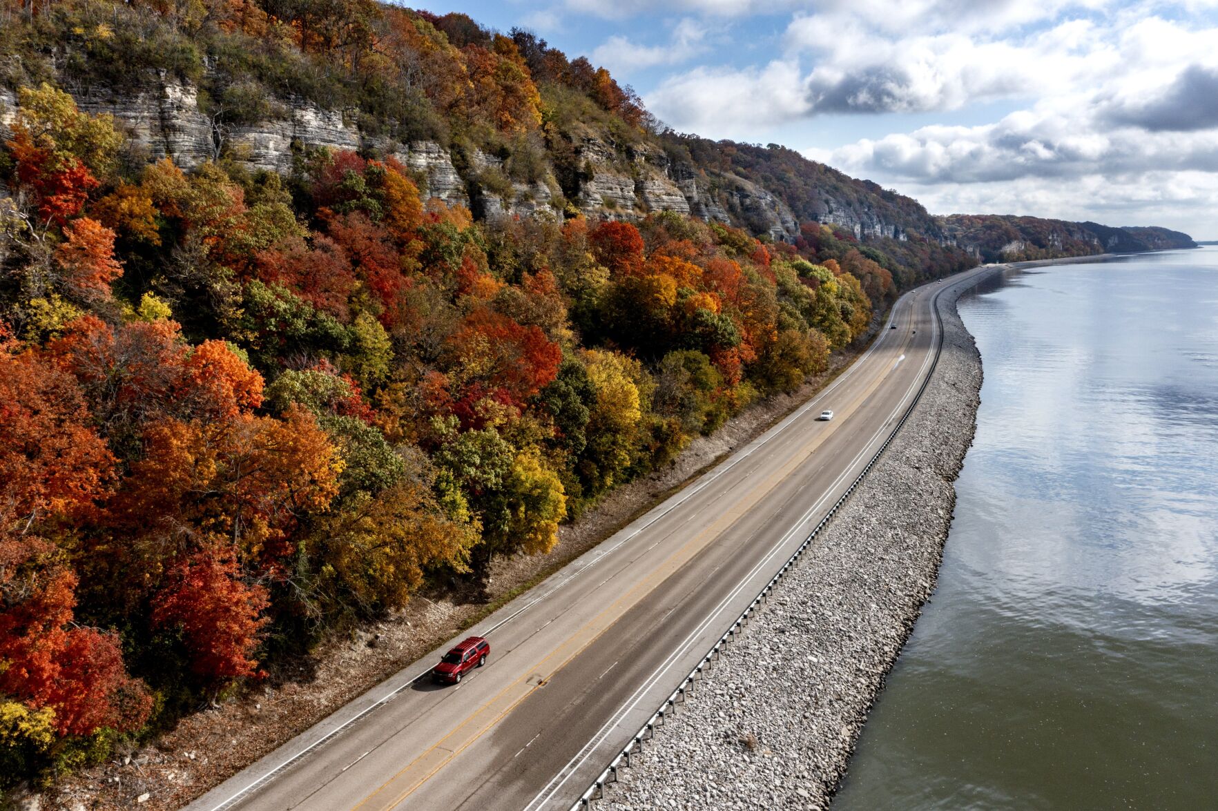 Fall colors along the River Road from Alton to Grafton